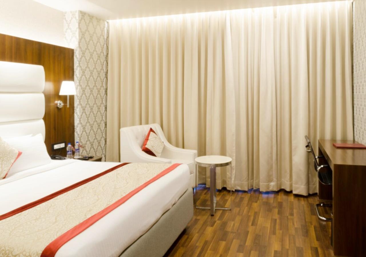 Ss Lumina Hotel บังกาลอร์ ภายนอก รูปภาพ