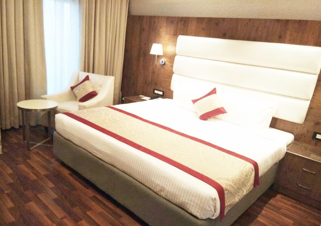 Ss Lumina Hotel บังกาลอร์ ภายนอก รูปภาพ