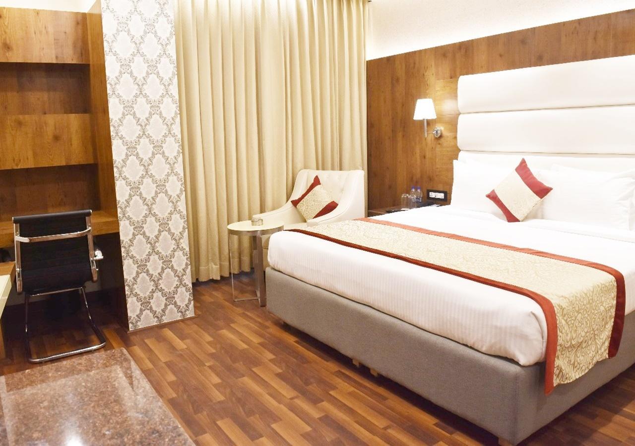 Ss Lumina Hotel บังกาลอร์ ภายนอก รูปภาพ