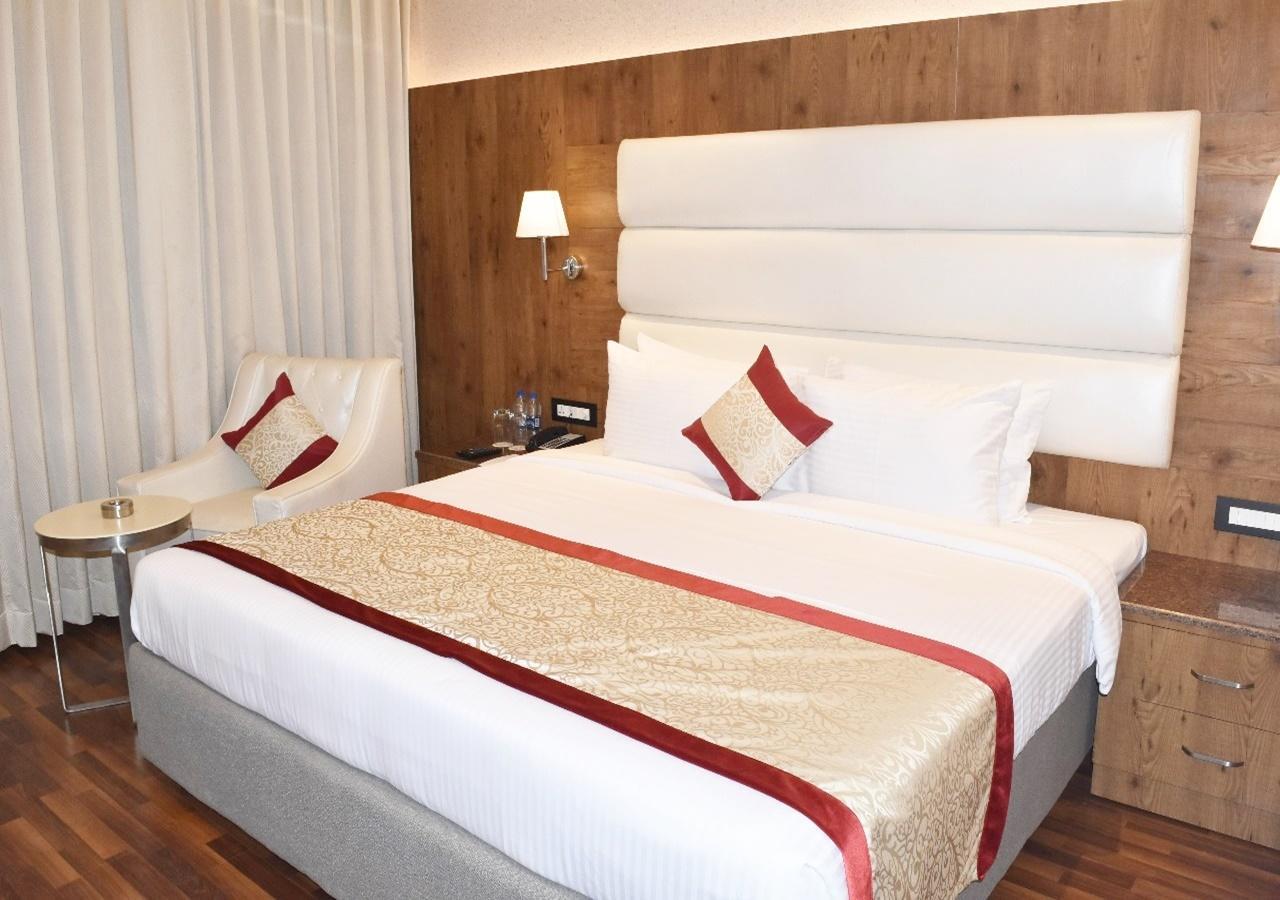 Ss Lumina Hotel บังกาลอร์ ภายนอก รูปภาพ