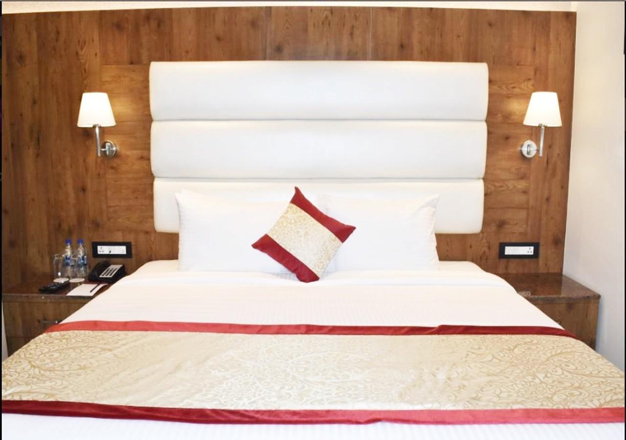 Ss Lumina Hotel บังกาลอร์ ภายนอก รูปภาพ
